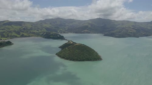 vista da trilha Onawe na Nova Zelândia, vista aérea sobre uma incrível baía oceânica em Takaroa, Nova Zelândia
