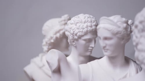 Statues des dieux grecs Zues, Apollon, Aphrodite, Hermès, Artémis - Dolly de gauche à droite