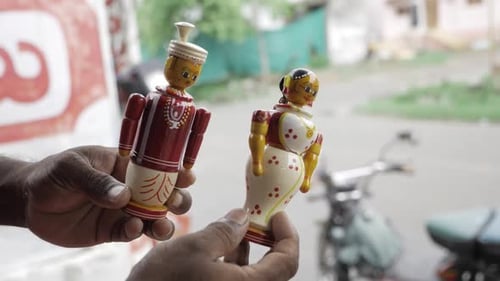 Vividly Handheld - An Indian Art Sensation