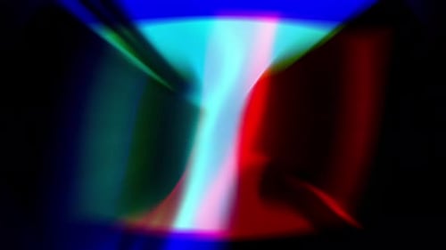 Lebendige Abstraktion sorgt für faszinierende Bilder auf dunklem Hintergrund