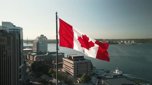 Bandeira canadense no centro de negócios de Halifax, Canadá