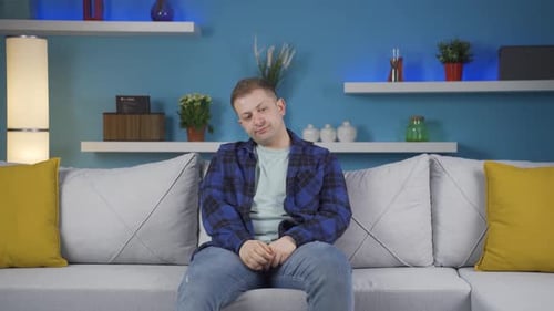 Un homme malheureux et déprimé.