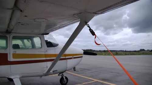 Vue latérale droite de l'avion Cessna Skyhawk - Gros plan