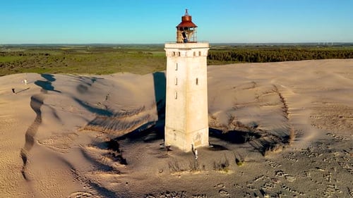 Explorez le phare historique au milieu des sables sereins du phare de Rubjerg Knude Fyr dans le Jutland