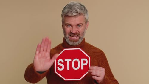 „Man Say No Hold“ -Aufschrift, roter Text, Warnschild mit Warnhinweis vor Ende, unerlaubter Zutritt