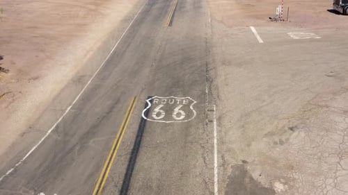 Historische und berühmte Route 66 Highway Interstate Road in Amerika, Luftaufnahme
