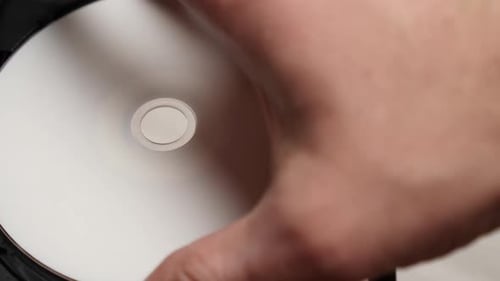 T19, el CD está cargado en la unidad de disco del ordenador.