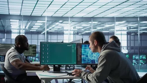 Especialista em TI criando aplicativos de modelos de difusão de inteligência artificial e criando vídeos