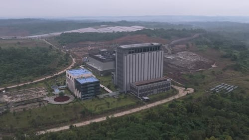 Edifício externo do data center com computação em nuvem e sistemas de servidor