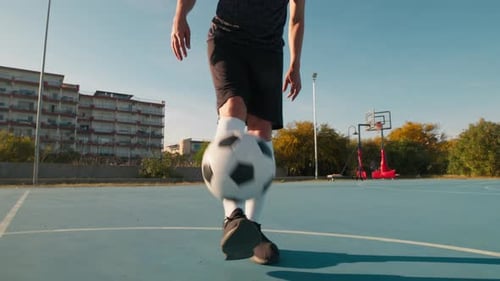 Estilo libre de fútbol para un hombre talentoso
