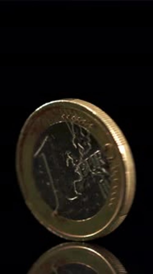 Una moneda gira alrededor de su eje filmada en Cámara lenta a 1000 Fps