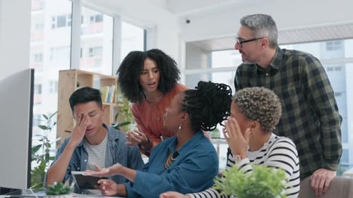 Teamarbeit, Überprüfung und Planung mit Geschäftsleuten am Computer für Besprechungen