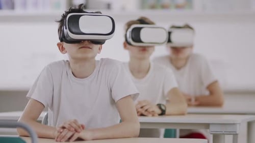 Students Use Virtual Reality Headsets in Classroom