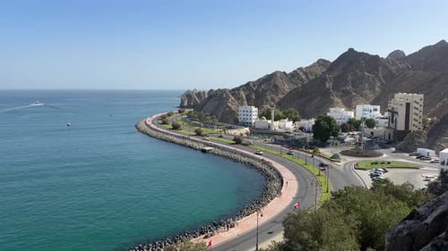 Corniche de Muscat, front de mer, paysage urbain côtier, port de Mutrah, golfe d'Oman, Moyen-Orient, promenade en bord de mer