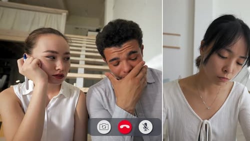 Des étudiants ciblés participent ensemble à des sessions d'étude en ligne