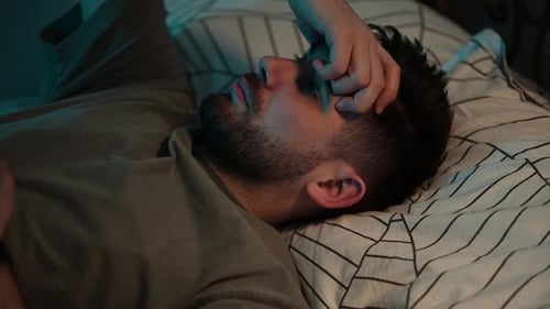 Struggling with sleep during a night at home, how to seize the moment for better rest