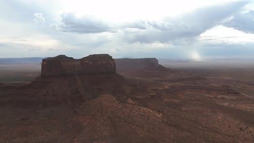 Vue aérienne des formations rocheuses de la Monument Valley