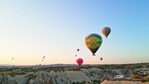 Montgolfières au-dessus de la Cappadoce - Vue aérienne 2K