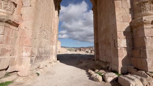 Arc d'Hadrien dans les ruines romaines de la ville jordanienne de Jerash