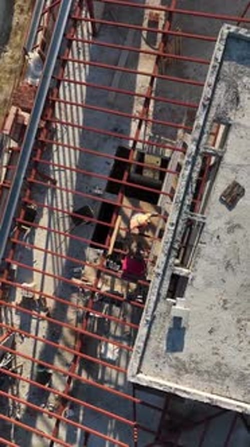Construcción vertical de vídeo en movimiento: construyendo el futuro