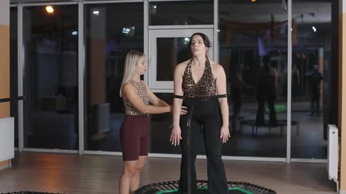 Trampoline fitness training for improving balance and flexibility in a gym setting