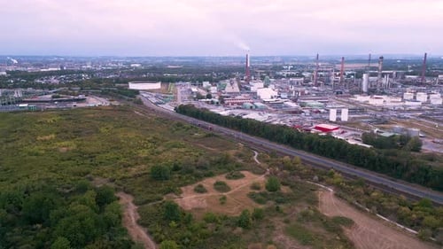 Estabelecendo a fábrica da indústria química em Godorf, Colônia, Alemanha, no verão de 2022, com um