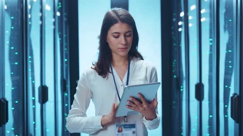 Data Center Operations That Integrate the Expertise of Tech Professionals and Innovations