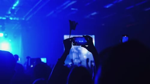 Energetic Crowd Enjoys Concert, Records with Phones
