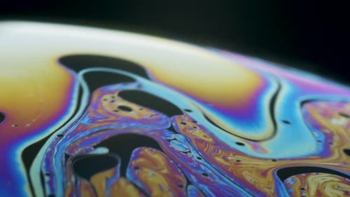 Dinâmica de fluidos e difração de refração de luz na superfície da bolha de sabão de perto