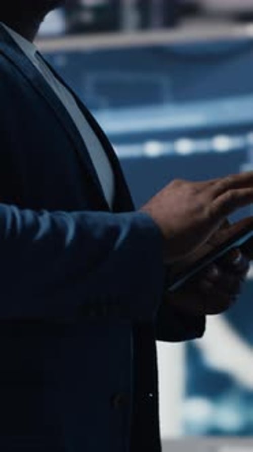 Vertical Video Black entwickelt Software und untersucht Codefragmente