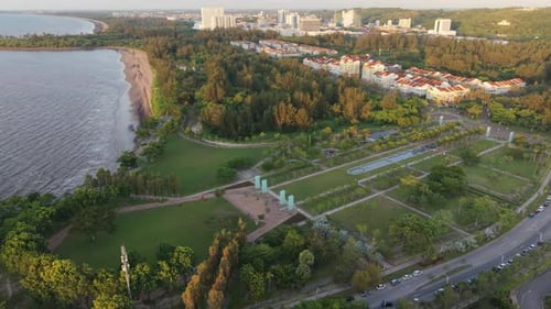 Images aériennes de la côte de Miri — Vue sur la ville et le parc de Miri, Sarawak, Malaisie
