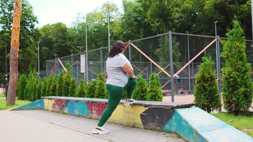 Fuerza al estirar: el viaje de una mujer de talla grande hacia el bienestar
