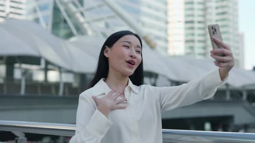 Fabulous Asian Woman Takes Her Parents on a Virtual City Tour and Joyfully Talking About Her Day