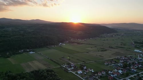 Drohnen-Luftaufnahme von oben auf dem Green River