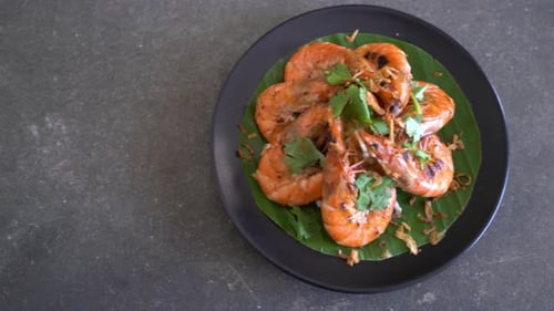 Delicious Grilled Shrimp with Cilantro and Garlic Garnish