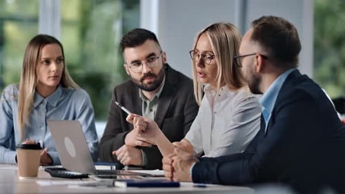 Reunião de equipe de negócios, solução de ideias, projeto de brainstorming, análise de planejamento, estratégia, desenvolvimento