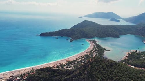 Ölüdeniz-Drohnen-Hintergrund. Türkei Fethiye Küstenpanorama
