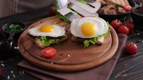 Breakfast Sandwiches with Bacon and Fried Egg