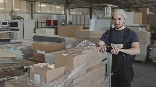 Porträt eines Lagerarbeiters