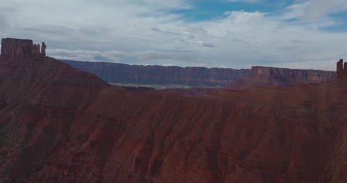 Majestic red rock formations and mesas captured in Moab’s breathtaking desert landscape