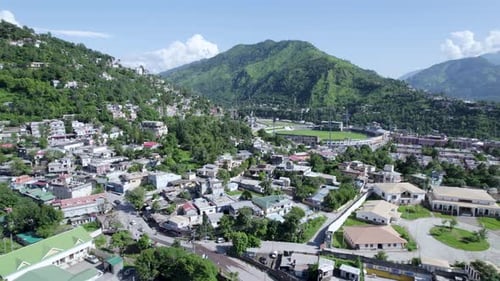 vue aérienne panoramique de la ville de Muzaffarabad, stade de cricket de Narol - Stade de cricket de Muzaffarabad - AJK