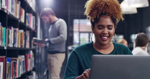 4k video of a student using her laptop in a college library