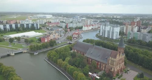 Kaliningrad, historiquement, allemand, Konigsberg, polonais, Krolewiec, lituanien, Karaliaucius, tchèque, Kralovec i
