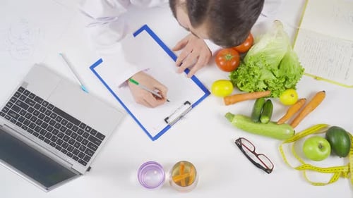 Ernährungsberater schreibt Diet.