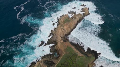 Ocean's Fury : vagues et falaises à Mazunte Oaxaca