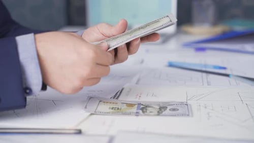 Geschäftsmann, der Geld zählt.