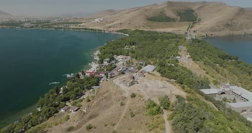 Vue aérienne du monastère de Sevanavank, Arménie.