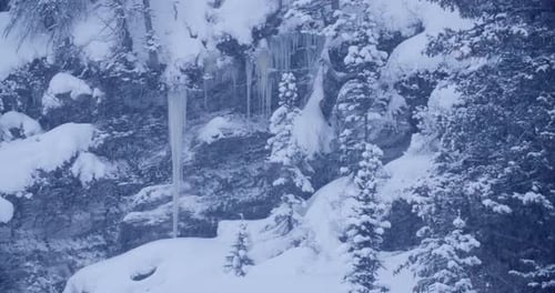 Carámbanos en el Parque Nacional Banff en una caminata
