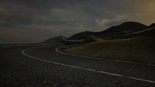 Farbenfrohe Autobahnlandschaft am Meer