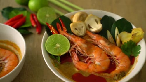 (Tom Yum Goong) Soupe épicée aux crevettes